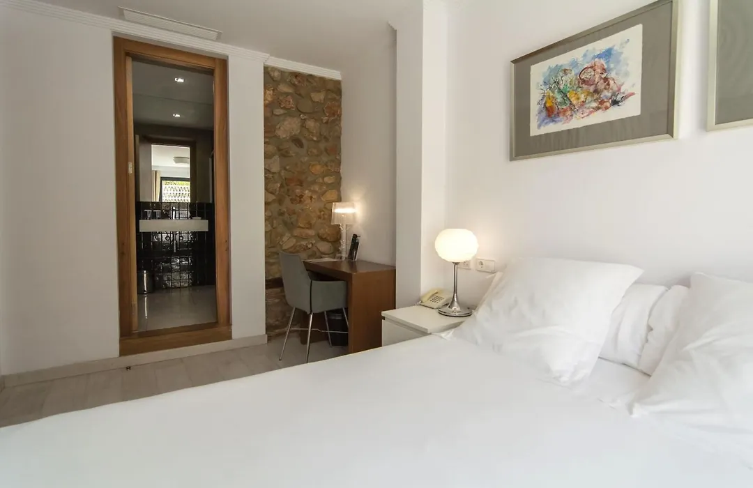 Hotel Nou Romà-1